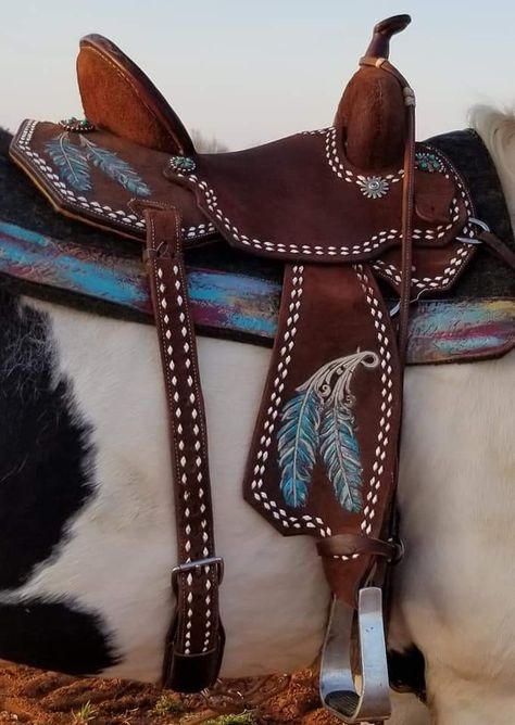 Horse Sattles, Pretty Horse Tack, Ranch Horse Tack, Western Barrel Saddles, Western Horse Tack Trail Riding, Western Saddles On Horses, Orange Horse Tack Western, Barrel Racing Tack Sets, Teal Horse Tack Western