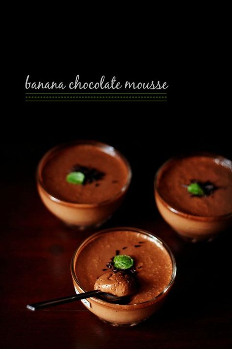 Chocolate Mouse Recipe, Eggless Chocolate Mousse, Banana Mousse, Healthy Chocolate Mousse, Veg Recipes Of India, Indian Veg Recipes, Eggless Desserts, Custard Desserts, Chocolate Mousse Recipe