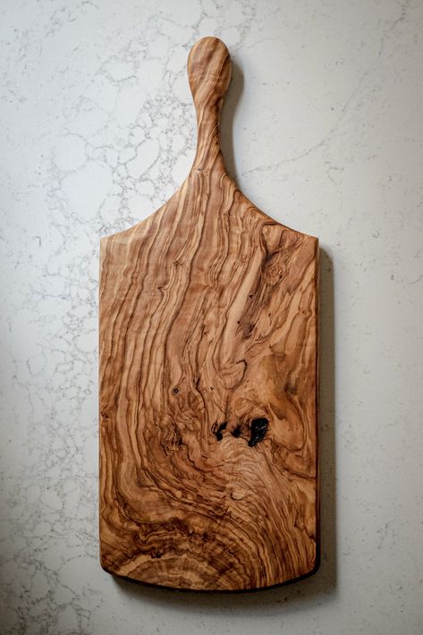 Hand made Spanish Olive wood serving board. Charcuterie board. Serving platter. Cheese Board Design Wood, Olive Wood Charcuterie Board, Charcuterie Wood Board Ideas, Olive Wood Projects, Charcuterie Board Woodworking, Wooden Diy Crafts, Charcuterie Board Design, Charcuterie Board Wood, Olive Wood Cheese Board