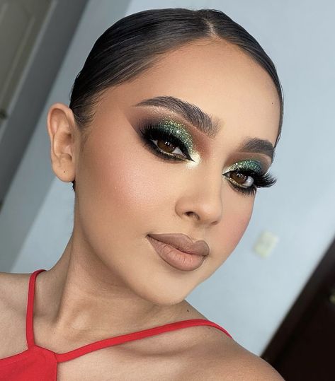 Competition Makeup, Kylie Makeup, Party Makeup Looks, Green Makeup, Glam Makeup Look, Eye Makeup Designs, Colorful Eye Makeup, Green Eyeshadow, Creative Eye Makeup