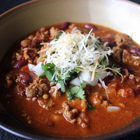 Emily's Chipotle Chili | " It's 9AM and I'm already looking forward to leftovers tonight. This is my new go-to chili recipe." Chipotle Chili Recipe, Pork Chili Recipe, Adobe Sauce, Chipotle Chili, Mild Italian Sausage, Hot Italian Sausage, Tailgating Recipes, Hot Pepper Sauce, Slow Cooker Chili