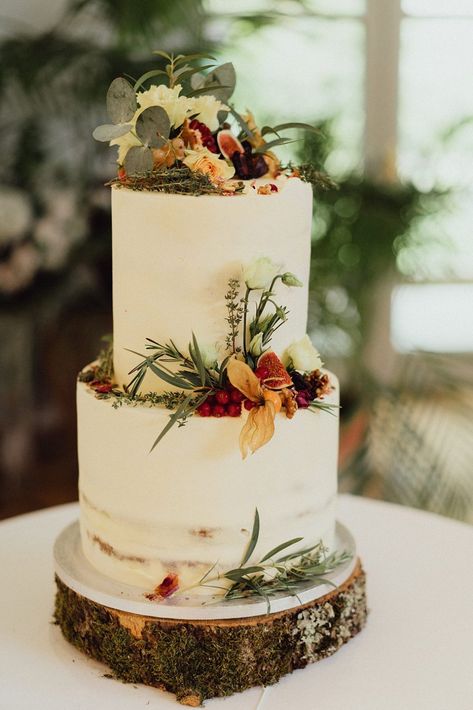 Wedding Cake Nature, Elegant Wedding Decorations, Bohemian Cake, Bohemian Wedding Cake, Autumn Wedding Cakes, Bohemian Wedding Theme, Simple And Elegant Wedding, Fruit Wedding, Natural Bohemian