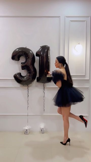 32 Birthday Theme For Women, 31 Birthday Photoshoot Ideas, Birthday Looks Outfit, Fashion Birthday Outfits, Birthday Photo Ideas Instagram, Pretty Birthday Outfits, Outfit For My Birthday, Outfits Cumpleaños, Birthday Outfits Ideas