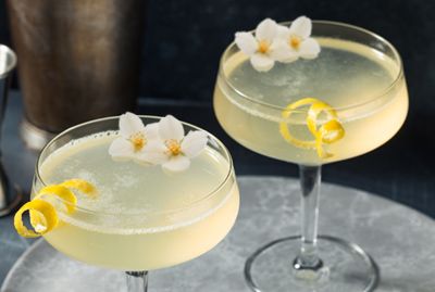 HerbCo Blog - Jasmine Recipes: Jasmine French 75 Jasmine Recipes, Jasmine Syrup, Jasmine Cocktail, French 75 Recipe, French 75 Cocktail Recipes, Flavored Alcohol, French 75 Cocktail, Drink Decorations, Gin Recipes