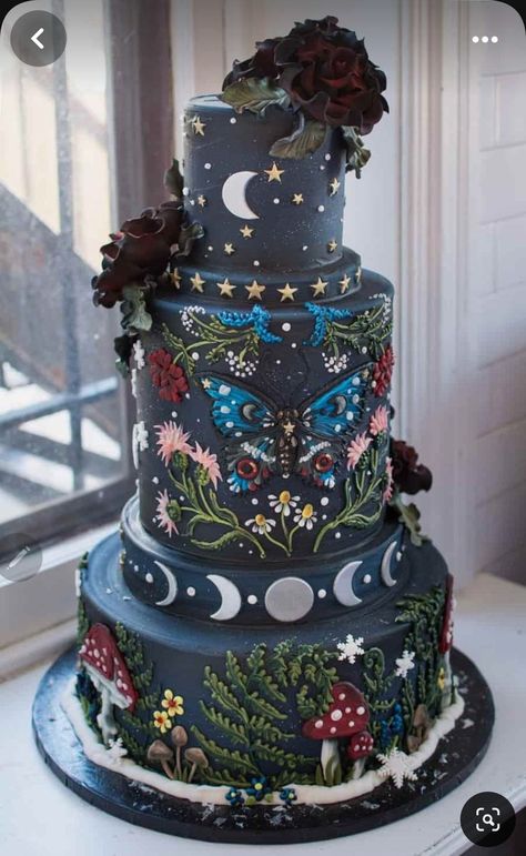 Mystical Birthday Cake, Pagan Cake Ideas, Moth Cake Ideas, Celestial Wedding Cakes, Witch Wedding Cake, Cottagecore Cake Ideas, Celestial Cake Ideas, Dark Cake Ideas, Witchy Cake Ideas