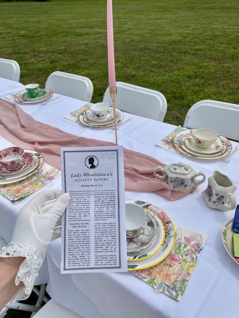 Bridgerton Theme Table Decor, Tea Party Set Up Table, Brighton Themed Party, Bridgerton Aesthetic Decor, Bridgerton Picnic Aesthetic, Afternoon Tea Set Up, Bridgerton Table Setting, Bridgestone Theme Party, Bridgerton Themed Birthday Party