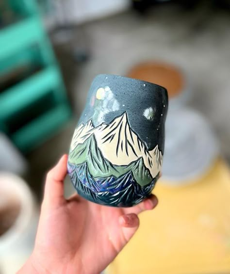 Pottery Mug Mountains, Mountain Carving Pottery, Mountain Clay Sculpture, Mountain Pottery Painting Ideas, Pottery Painting Ideas Mountains, Mountain Mugs, Pottery Mountains, Pottery Painting Mountains, Clay Mountain