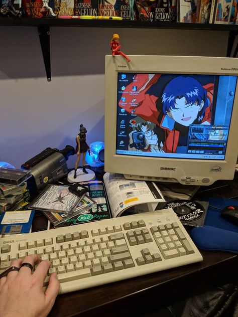 Retro Game Setup, Retro Gaming Bedroom, Y2k Anime Wallpaper, Crt Setup, 90s Computer Aesthetic, Retro Game Aesthetic, Retro Gaming Setup, Retro Gaming Room, 90s Computer