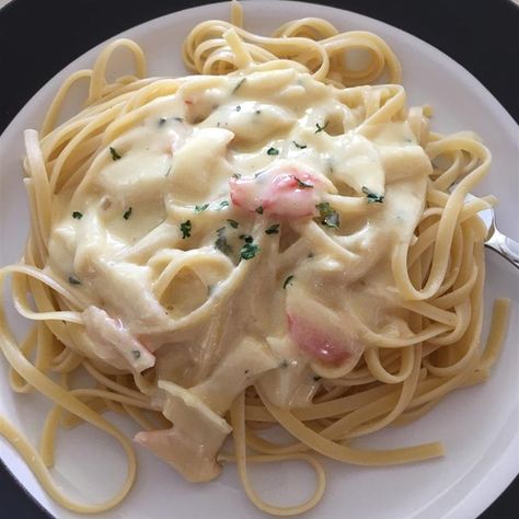 Alfredo Sauce I "Deeeeeelicious! I served this with fetuccini and shrimp." Creamy Alfredo Sauce Recipe, Creamy White Pasta Sauce, Fettuccine Chicken, Fetuccini Alfredo, Steamed Veggies, Pasta Recipes Alfredo, White Sauce Pasta, Balsamic Recipe, Alfredo Sauce Recipe