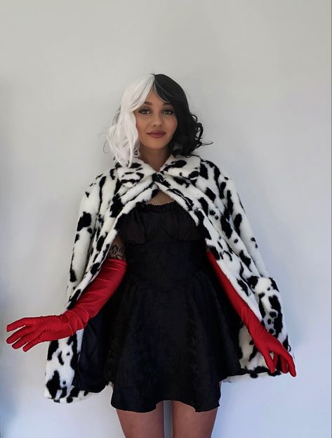 Halloween Cruella Halloween Costumes, Cruella Costume, Spooky Costumes, Cool Halloween Makeup, Fantasias Halloween, Halloween Makeup, Halloween Costumes, Lips, Halloween