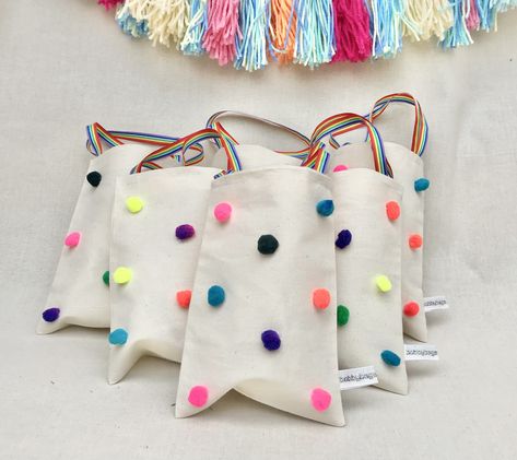 Rainbow Party Bags, Eco Friendly Birthday Party, Birthday Giveaways, Party Bags Kids, Rainbow Theme Party, Birthday Souvenir, Favour Bags, Toddler Birthday Party, Diy Birthday Decorations