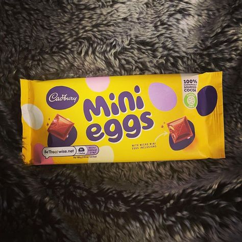 Jazzies Snack Reviews on Instagram: “CADBURY MINI EGGS CHOCOLATE! 🥚🍫 A crossover of two Cadbury products we’ve all been waiting for! 👏🏼 Yes please! 😆 A classic creamy dairy��…” Cadbury Mini Eggs, Egg Chocolate, Mini Egg, Mini Eggs, Yes Please, Chocolate Bar, Candy Bar, Crossover, Cocoa