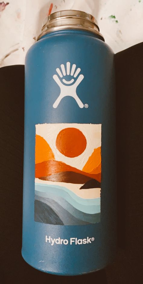 Paint Hydroflask Diy, Painting Hydro Flask Ideas, Painted Flask Ideas, Painted Hydroflask Ideas, Decorated Hydro Flask, Hydro Flask Painting Ideas, Water Bottle Painting Ideas, Hydro Flask Painting, Water Bottle Painting