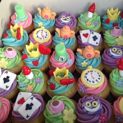 Mad Hatter Cupcakes Ideas, Mad Hatter Tea Party Cupcakes, Alice In Wonderland Fruit Ideas, Alice In Wonderland Cupcakes Ideas, Mad Hatter Cupcakes, Alice In Wonderland Tea Party Cupcakes, Alice In Wonderland Themed Cupcakes, Alice In Onederland Cupcakes, Alice And Wonderland Cupcakes