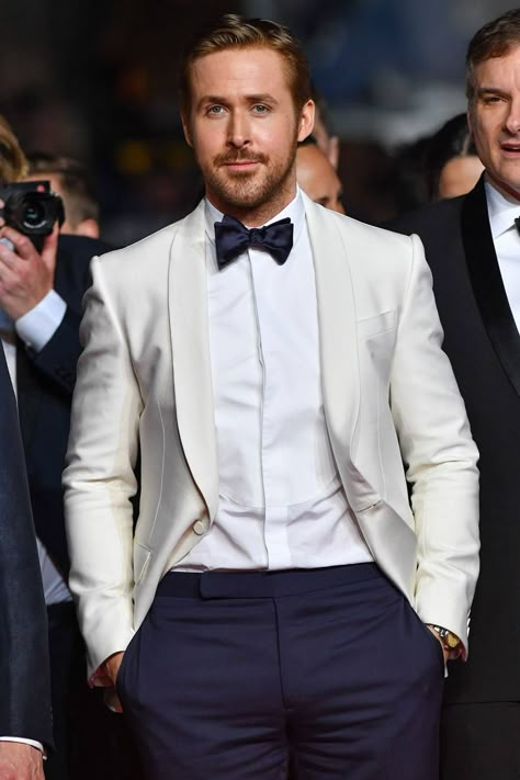 Ryan Gosling White Tuxedo Wedding, Suit Poses, White Tuxedo Jacket, White Wedding Suit, Navy Tuxedos, White Tux, Wedding Tux, Groom Wedding Attire, Urban Explorer