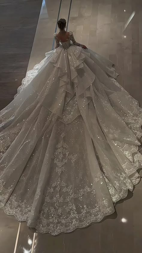 Big Wedding Dresses, Dreamy Gowns, Extravagant Wedding, Dream Wedding Decorations, Pretty Quinceanera Dresses, Wedding Ideas Dresses, Fancy Wedding Dresses, Pretty Wedding Dresses, Fancy Wedding