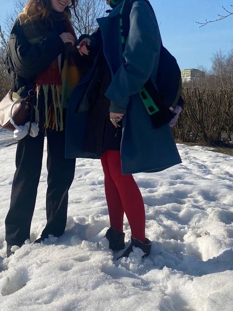 Red converse, french, friends, coat, blue coat, scharf, red tights, colored tights,spring, beret, sun, sunny day, teenage , alternative, ootd Blue Tights Outfit, Blue Tights, Red Tights, Red Converse, Colored Tights, Blue Coat, Blue Coats, Tights Outfit, Sunny Day