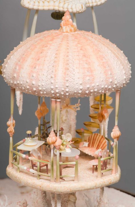 Seashell Crafts, Miniature Mermaid, Art Coquillage, Mermaid Crafts, Faeries Gardens, Diy Fairy, Seashell Art, Miniature Houses, Miniature Fairy