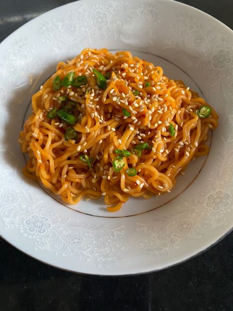 Maggi Maggi Aesthetic, Korean Style Maggi, Maggi Noodles, Maggi Recipes, Korean Noodles, Noodle Recipes Easy, Spicy Ramen, Sesame Noodles, Dream Food