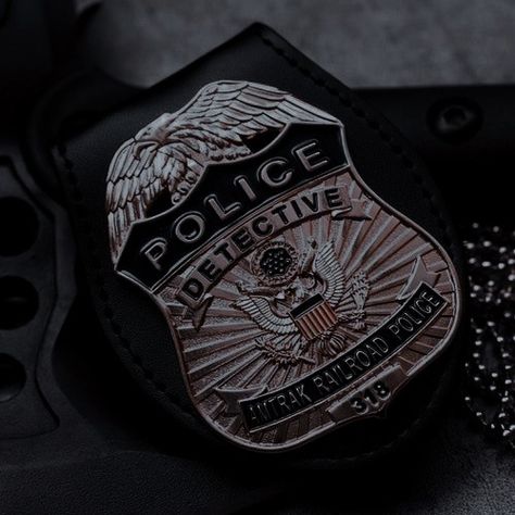 Detective Badge Aesthetic, Profiler Aesthetic Fbi, Fbi Asthetic Picture, Police Badge Aesthetic, Detective Man Aesthetic, Police Officer Aesthetic Uk, Undercover Detective Aesthetic, Crooked Cop Aesthetic, Cop Astetic