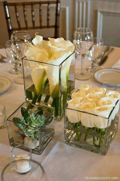 Hydrangea Cuttings, White Wedding Table Setting, Tafel Decor, All White Wedding, Table Setting Decor, Square Vase, Deco Floral, Wedding Table Settings, Hydrangea Flower