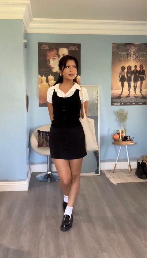 90s Black Skirt Outfit, Same Base Different Outfits, Curvy Outfits Classy, 2000s Teacher Outfits, Outfits With Hair Bows, Black Dress School Outfit, Fire Style Root Outfits, Soft Goth Summer Outfits, Midi Skirt Outfit Office