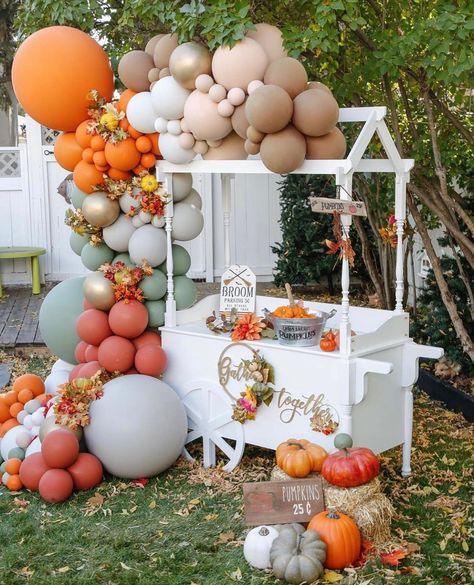 963 Likes, 3 Comments - INSPIRATION💕 IDEAS💕 BALLOONS 💕 (@make_a_wish_ua) on Instagram: “Photo: @littlechicparties 💫 ⠀ Keep calm and stay inspired 💕 ⠀ ➡️ @make_a_wish_ua for more…” Orange Balloon Arch, Color Balloon Garland, Party Planning Business, Party Ballons, Orange Balloons, Stay Inspired, Costumes Halloween, April Fools, Balloon Arch