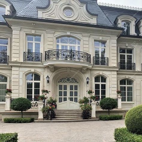 House Makeover On A Budget, Exterior Mansion, French Chateau Style, Mansion Aesthetic, Trending Home Decor, Old Money House, Mansion Exterior, Dream Mansion, Dream Life House