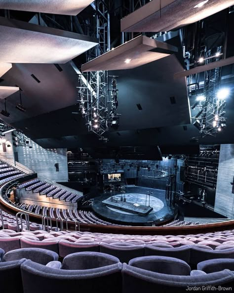 National Theatre on Instagram: “A wide view of the iconic Olivier Theatre. What's your favourite memory from this stage? #NationalTheatre 📷 @griffie.visuals” Performing Arts Aesthetic, Theatre Backstage, Arts Aesthetic, Teaching Theatre, 2025 Board, Theatre London, 2025 Mood, Art 2024, London Interior