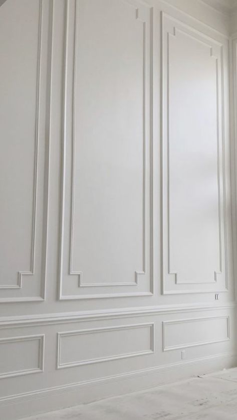 European Wall Trim, French Style Wall Panelling, Modern Victorian Wall Molding, French Paneling Walls, White Wall Moulding, Wall Moulding Patterns, Contemporary Powder Room Ideas Luxury, French Moulding, White Wall Molding