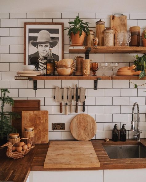 Boho Kitchen Ideas, Kitchen Background, Emily Jane, Budget Kitchen, Subway Tiles, Boho Kitchen, Cozy Kitchen, Kitchen Redo, Tiny Kitchen