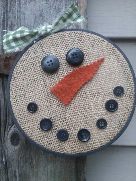 4122cb13c7a474c1976c9706ae36521d Embroidery Hoop Snowman, Embroidery Hoop Ornaments Diy, Embroidery Hoop Christmas Wreath, Embroidery On Burlap, Embroidery Hoop Diy, Broadway Christmas, Embroidery Hoop Christmas Ornaments, Embroidery Hoop Ornaments, Burlap Snowman