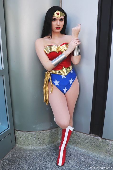 Cosplay Women Ideas, Wonder Woman Halloween Costume, Cosplay Ideas Women, Superman Costumes, Princess Halloween Costume, Marvel Costumes, Wonder Woman Cosplay, Womens Cosplay, Superhero Cosplay