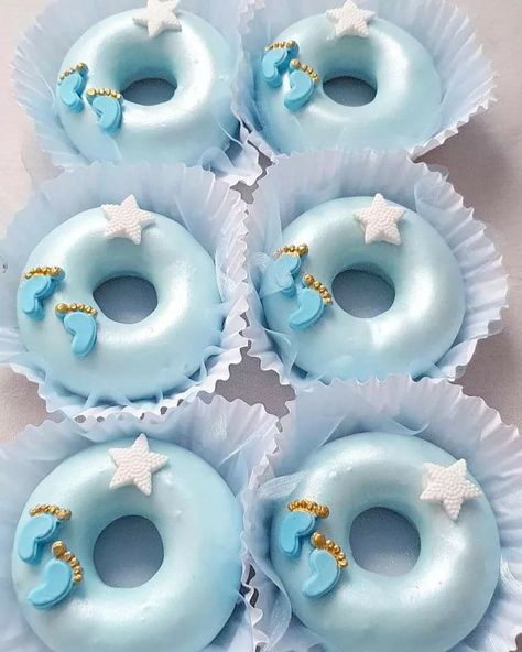 Donut Designs Ideas, Mini Donuts Decoration, Mini Donuts Ideas, Doughnuts Wedding, Chocolate Covered Pineapple, Donut Delivery, Donut Decorating Ideas, Fancy Donuts, Baby Shower Cake Designs