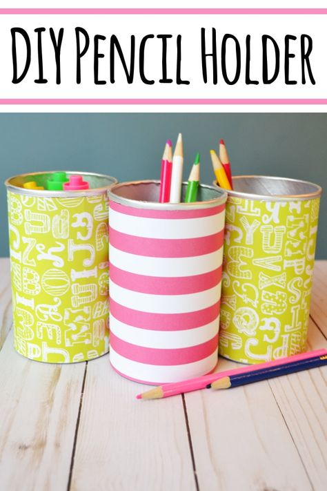 Looking for an inexpensive art supply storage idea? Save one of those medium sized Pringles cans and turn it into a cute little DIY pencil holder for your desk. It's a great kids activity to help them organize their school supplies. #kenarry #ideasforthehome Pringles Can Pencil Holder, Tin Can Pencil Holder Diy, Tin Can Pencil Holder, Pencil Holder Design, Wednesday School, Dog Supplies Organization, Diy Pencil Holder, Inexpensive Art, Pringles Can