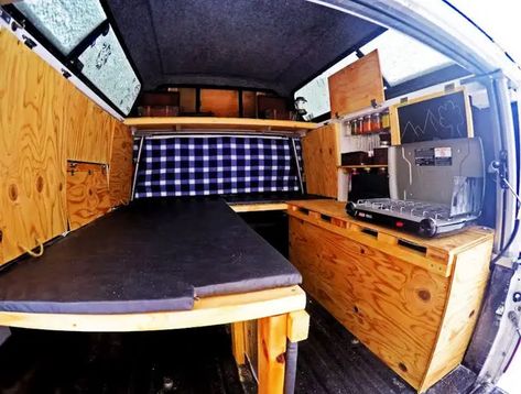 15 Homemade DIY Truck Bed Camper Designs For Easy Camping Lightweight Truck Campers, Diy Truck Bedding, Pickup Trucks Camping, Truck Camper Shells, Camper Beds, Diy Camper Trailer, Truck Bed Camping, Truck Bed Camper, Camper Shells