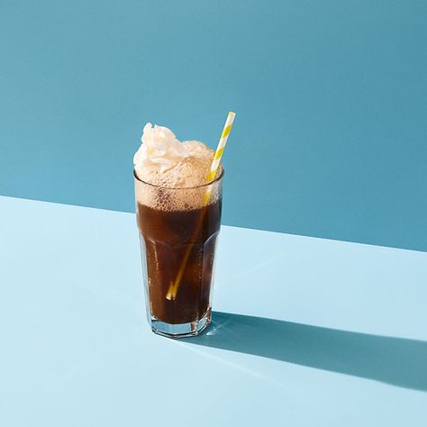 Iced chocolate cola float Coke Floats, Root Beer Float Photography, Rootbeer Float Popsicles, Coke Ice Cream Float, Ice Cream Floats Sodas, Coke Float, Diet Cola, Soda Floats, Fudge Ice Cream