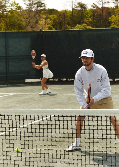 Tennis Photoshoot Ideas Couple, Couple Tennis Photoshoot, Couple Playing Tennis, Tennis Engagement Photos, Tennis Prewedding, Tennis Couple Aesthetic, Tennis Couple, Tennis Court Photoshoot, Tennis Wallpaper