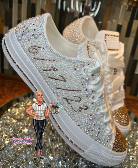 Zapatillas All Star, Bedazzled Converse, Bedazzled Shoes Diy, Bride Sneakers, Converse Wedding Shoes, Bedazzled Shoes, Bridal Sneakers, Shoe Makeover, Custom Shoes Diy