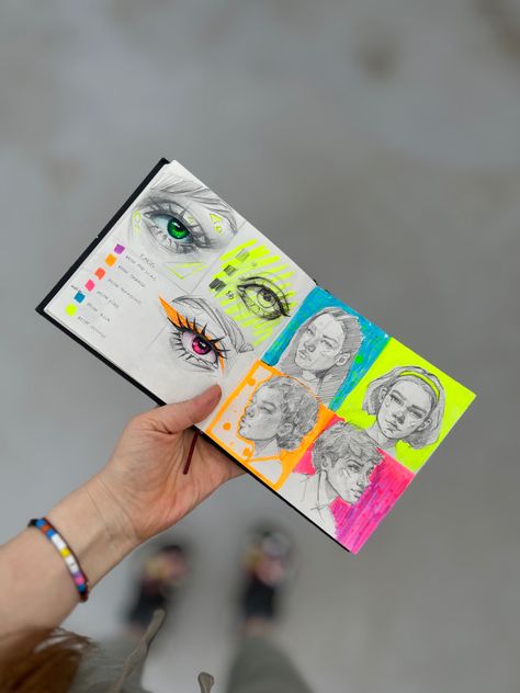 Drawing With Paint Markers, Highlighter Art Drawing, Highliter Drawing, Highlighter Drawings, Highlighter Art, Marker Sketch, Diy Journal Books, Flower Art Drawing, Sketchbook Inspo