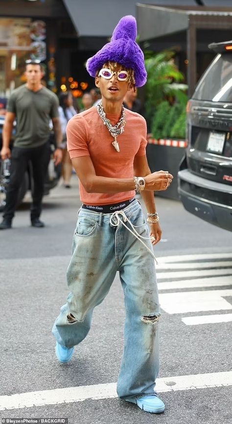 Jaden Smith rocks quirky ensemble as he films a music video in NYC - after Khleopatre PDA following Sab Zada split | Daily Mail Online Blake Lively, Sab Zada, Purple Hat, Flattering Jeans, Jaden Smith, Purple Hats, Style Mistakes, Fashion Mistakes, New Love