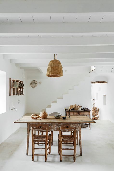 A magnificent country house in Mallorca Style Ibiza, Zen House, Dutch House, Ibiza Fashion, English Design, Marble Fireplaces, Stunning Interiors, Menorca, Eclectic Home