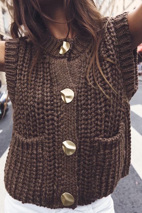 CHUNKY KNIT VEST Chunky Knit Vest, Knit Waistcoat, Crochet Waistcoat, Casual Chic Outfits, Chic Cardigan, Vest Sweater, Cardigan Sweater Dress, Brown Women, Casual Vest