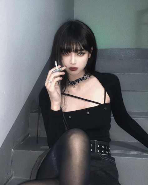 Asian Goth, Rocker Outfit, Aesthetic Grunge Outfit, Goth Women, Grunge Girl, Uzzlang Girl, Real Girls, Hairstyles With Bangs, Aesthetic Girl