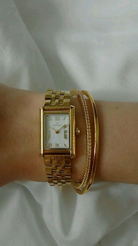 Golden Watch With Bracelet, Golden Watch Aesthetic, Gold Casio Watch Woman, Bracelet Stack Ideas Gold, Gold Watch Aesthetic, Golden Watch Women, Jewellery Stack, Vintage Gold Watch, Womens Designer Watches