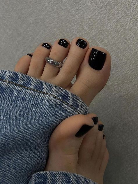 Pedicure Dark Colors, Black Tip Toe Nails, Dark Pedicure Colors, Nail Appointment Outfit, Black Toenail Designs, Black Pedicure, Black Toe Nails, Sophisticated Nails, Pedicure Colors