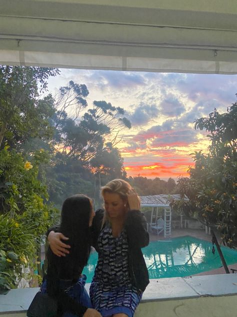 mom and daughter sunset Mom And Teenage Daughter, Mom And Teen Daughter Aesthetic, Mom And Teen Daughter, Mother Daughter Relationships, Teenage Daughters, Happy Mom, Dream Lifestyle, Baby Girl Fashion, Mother Daughter