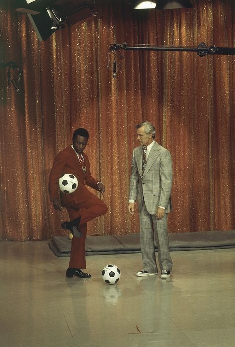 Pele on The Tonight Show, 1973. Here's Johnny, Johnny Carson, Association Football, Sports Aesthetic, The Tonight Show, Soccer League, Retro Football, Football Pictures, Soccer Pictures