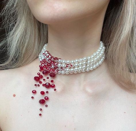 Pearl Necklace Aesthetic, Chunky Silver Jewellery, Vampire Necklace, Vampire Jewelry, Diy Choker, Crystal Bead Jewelry, Red Beaded Necklaces, Red Necklace, Fantasy Jewelry