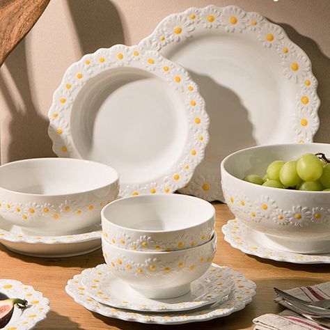 Best Sellers - ApolloBox Plates And Bowls Set Aesthetic, Cute Kitchenware, Daisy Kitchen, Cute Plates, Daisy Aesthetic, Ceramics Tableware, Crockery Design, Franciscan Ware, Dishware Sets